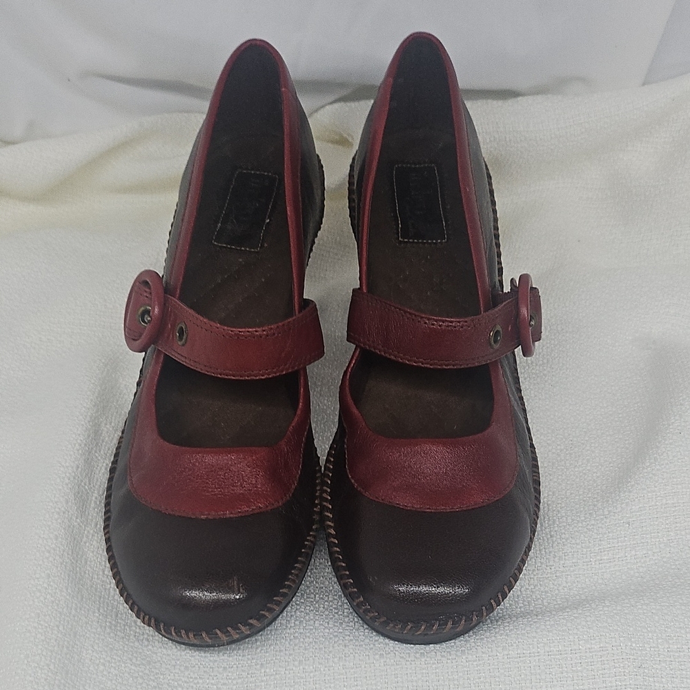 Indigo by Clark's Mary Janes Size 9.5 M  Women's